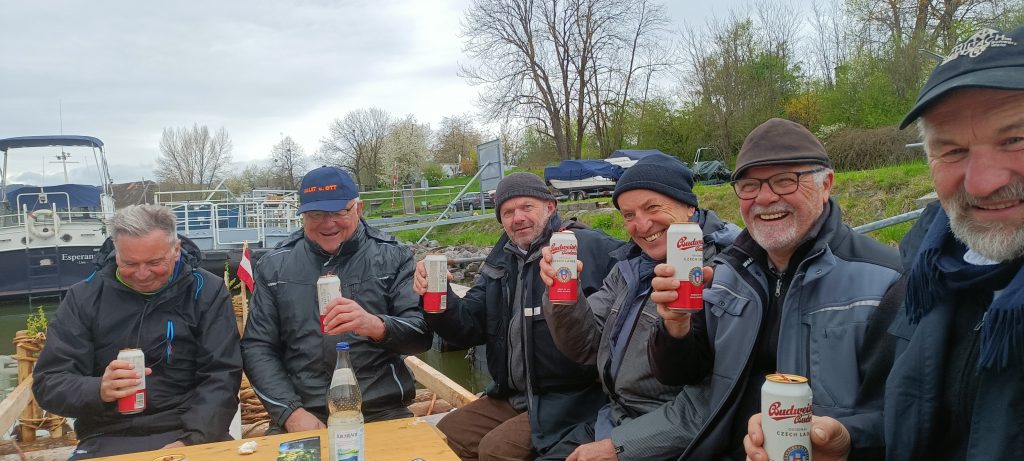 Plavci ze Schiltachu dostali budějovické pivo a taky informace o Schwarzenberském plavebním kanálu