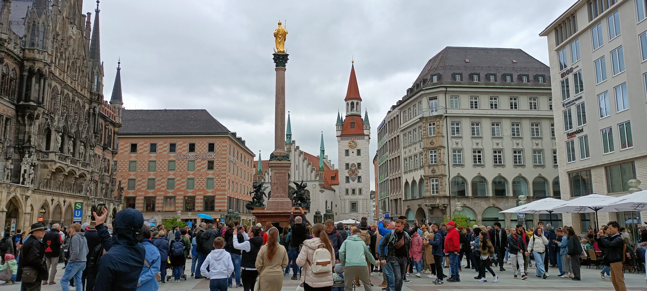 Mnichov, Mariánské náměstí / München, Marienplatz