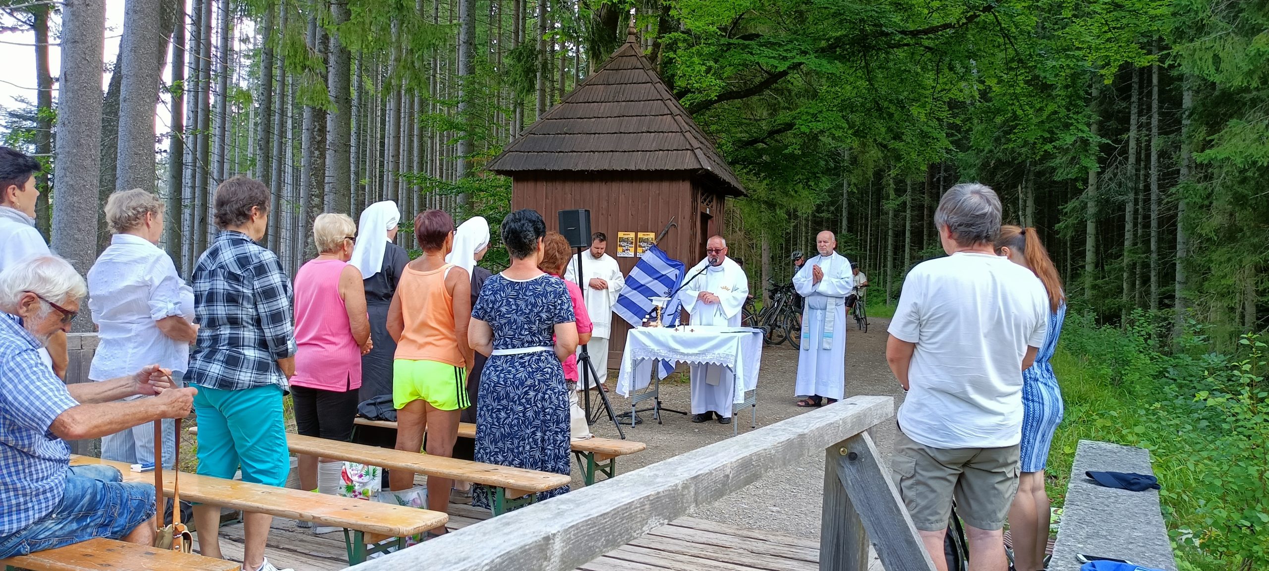 Plavecká poutní mše u Rosenauerovy kapličky Korunování Panny Marie u Jeleních Vrchů