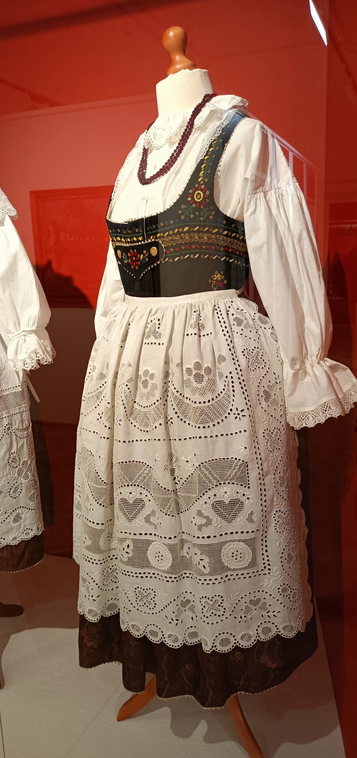 Výstava Jihočeské lidové kroje v Regionálním muzeu Český Krumlov